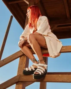 Blaire Quad Hydro Leather Platform Gladiator Sandals in Valkoinen