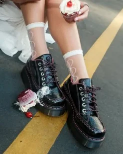 Buzz 5-Eye Distressed Patent Leather -kengät in Musta