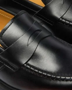 Delapre Penny -loaferit in Musta