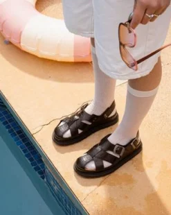 Fisherman Crocodile Analine Leather -sandaalit in Tummanruskea