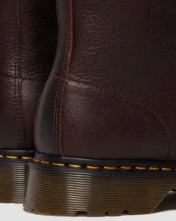 1460 Fleece Lined Grizzly Leather Boots in Tummanruskea