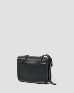 7 Inch Leather Crossbody -olkalaukku in Musta
