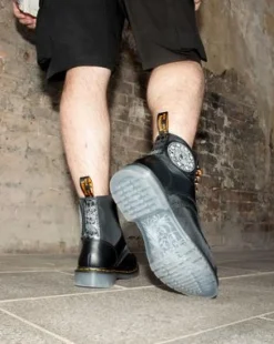 1460 King Nerd Leather Boots in Musta