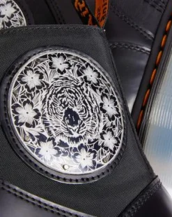 1460 King Nerd Leather Boots in Musta