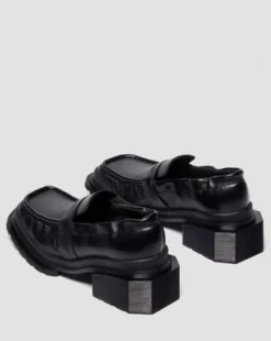 MAYBOLE SQUARE TOE RUCHED NAHKA-LOAFERIT in Musta