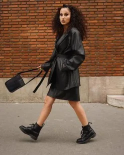1460 Mono Leather Lace Up -maiharit in Musta