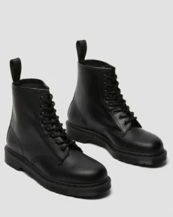 1460 Mono Leather Lace Up -maiharit in Musta