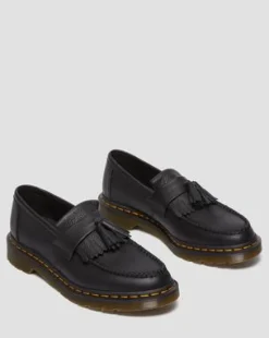 Nahkaiset Adrian Women's Virginia Tassel -loaferit in Musta