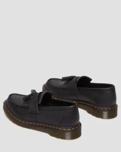Nahkaiset Adrian Women's Virginia Tassel -loaferit in Musta