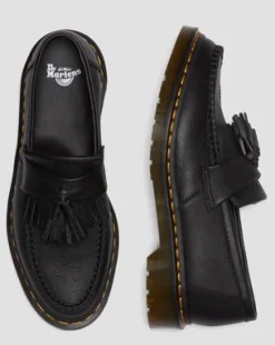Nahkaiset Adrian Women's Virginia Tassel -loaferit in Musta