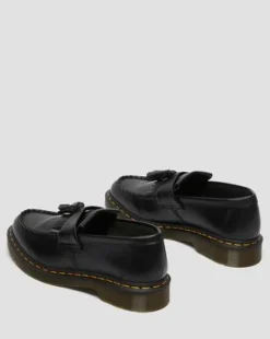 Nahkaiset Adrian Yellow Stitch Smooth Tassle -loaferit in Musta