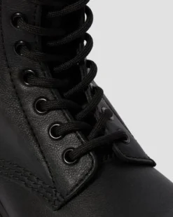 1460 Pascal Mono Lace Up Boots in Musta