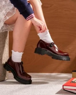 Rejena Mary Jane Laquered Leather -kengät in Kirsikanpunainen