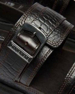 San Two Strap Croc Embossed Leather -sandaalit in Tummanruskea