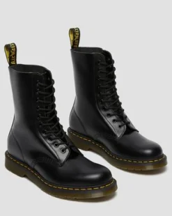 1490 Smooth Leather High Lace Up -maiharit in Musta