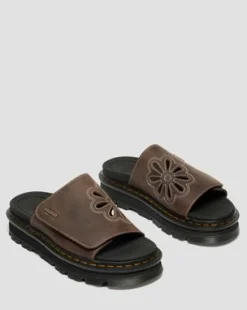 Zebzag Flower Crazy Horse Leather Slides -sandaalit in Tummanruskea